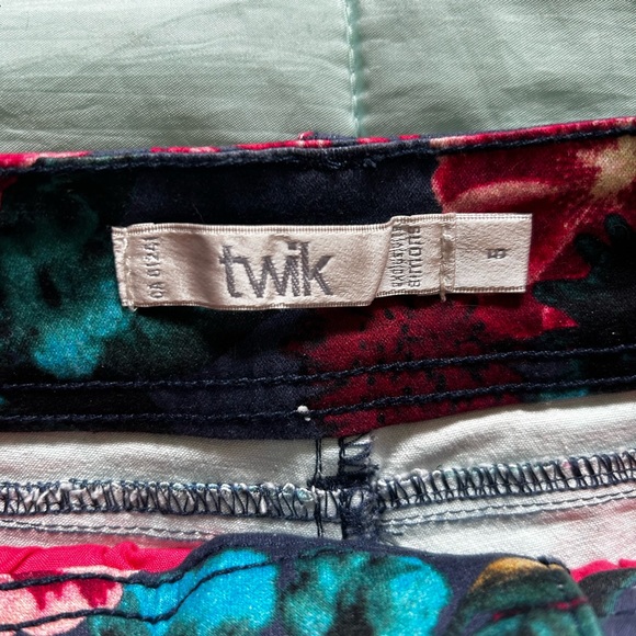 Twik floral shorts - Picture 2 of 3